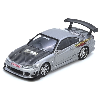Miniatura de carro desportivo prateado com capô preto e autocolantes