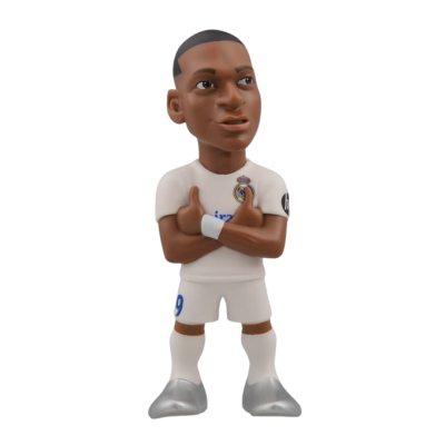 Boneco jogador de futebol Real Madrid uniforme branco com braços cruzados