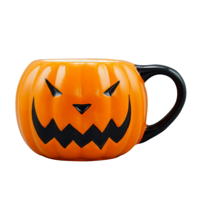 Caneca em forma de abóbora de Halloween laranja com rosto preto e pega preta