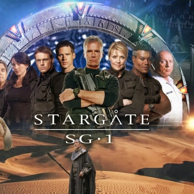 Cartaz da série Stargate SG-1 com personagens e portal circular em desertos