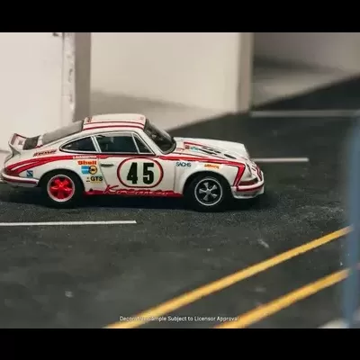 Miniatura de carro de corrida branco com número 45 e detalhes coloridos