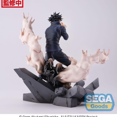 Figura colecionável personagem anime com efeitos de fumaça e base pedras