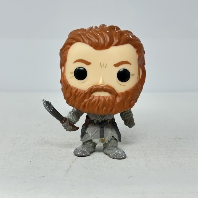 Figura vinil colecionável com barba e cabelo ruivo, armadura cinzenta e espada prateada