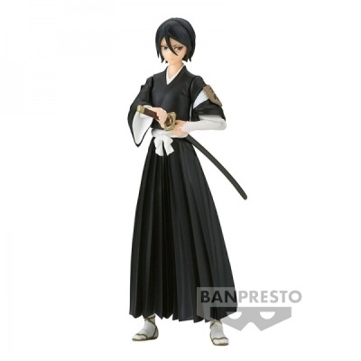 Figura de ação de mulher com quimono preto e espada, texto BANPRESTO