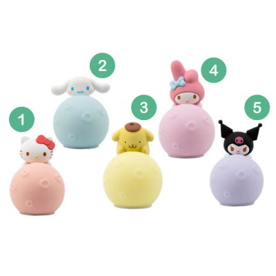 Cinco produtos com bases coloridas e personagens de anime em cima