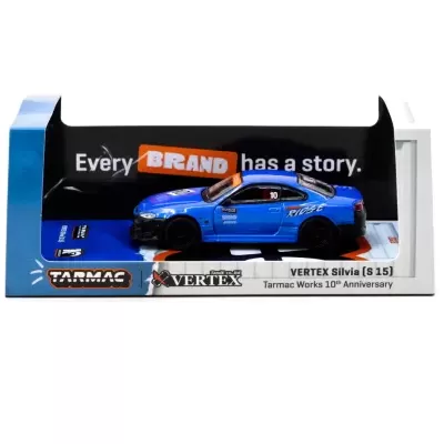 Miniatura de carro desportivo azul na embalagem