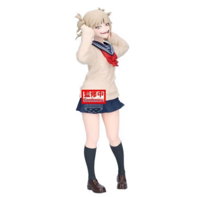 Figura de ação anime com uniforme escolar azul e bege, gravata vermelha e meias pretas.