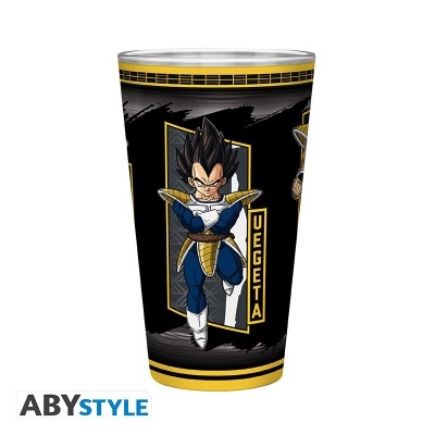 Copo plástico com imagem do personagem Vegeta e texto VEGETA