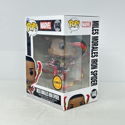 Funko Pop! Miles Morales Iron Spider na caixa com janela de plástico