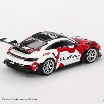 Miniatura de carro de corridas Porsche branco e vermelho com texto RingTaxi.de