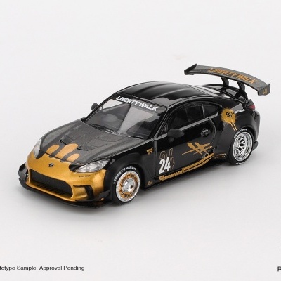 Miniatura de carro preto e dourado Liberty Walk com detalhes gráficos e roda de liga leve