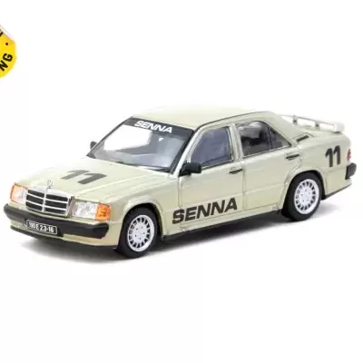 Miniatura de carro creme com texto SENNA e número 11