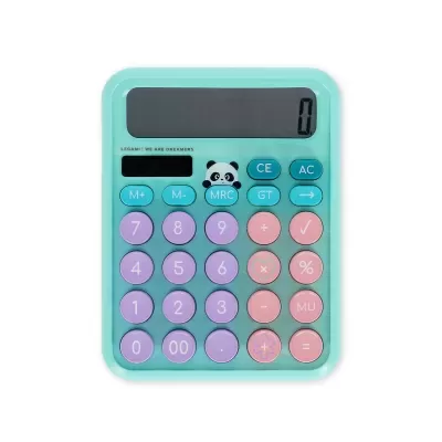 Calculadora azul turquesa com botões lilás e rosa e visor digital com detalhe panda.