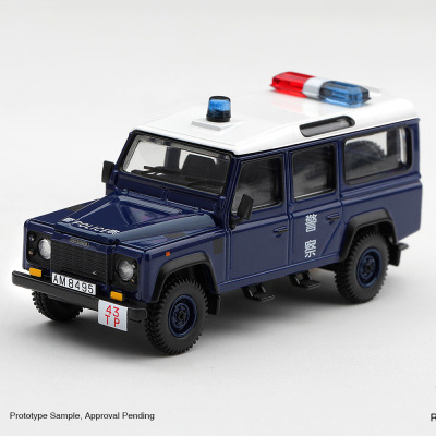 Miniatura de viatura Land Rover Defender da polícia azul e branca com luzes no teto