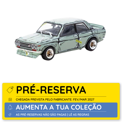 Miniatura de carro clássico verde claro com detalhes a imitar desgaste