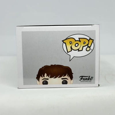 Embalagem Funko Pop com desenho da cabeça castanha de uma figura e texto POP e Funko