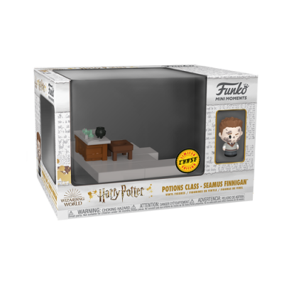 Funko Mini Moments aula de Poções com Seamus Finnigan num cenário de aula dentro de caixa