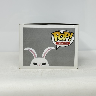 Caixa de figura Funko Pop do filme com coelho branco zangado