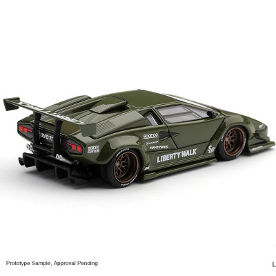 Miniatura de carro desportivo verde militar com patrocínios e asa traseira