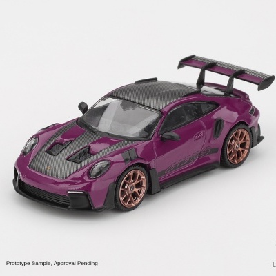 Miniatura de carro desportivo roxo com pormenores a preto carbono e jantes bronze