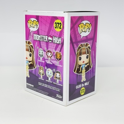 Embalagem Funko Pop Cleo de Nile Monster High nº 372 roxa com imagens dos personagens.