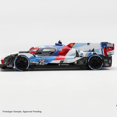 Miniatura de carro de corrida BMW M Motorsport colorido em fundo branco