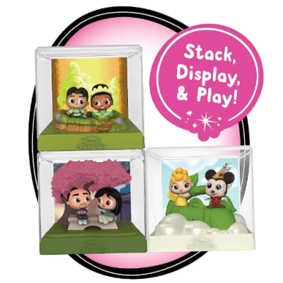Três conjuntos de miniaturas de personagens Disney em caixas transparentes empilháveis com legenda 'Stack, Display, & Play!'