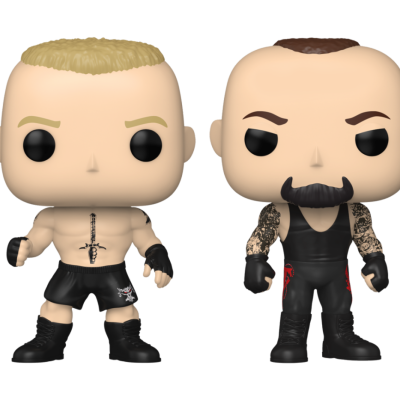 Duas figuras Funko Pop de personagens masculinos de luta com tatuagens e roupas pretas.