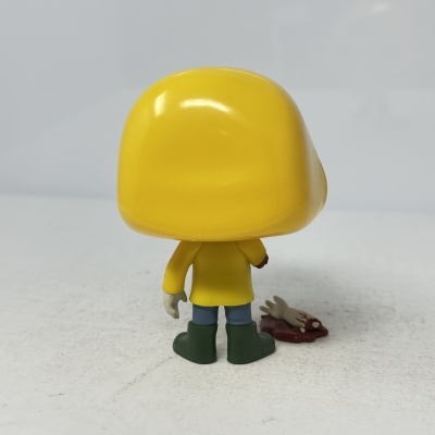 Figura de brinquedo de costas com roupa amarela e botas verdes