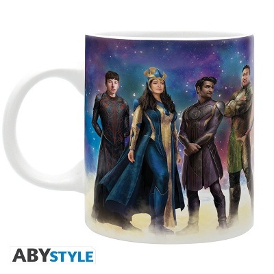 Caneca branca com ilustração colorida de personagens de fantasia e logótipo ABYSTYLE.