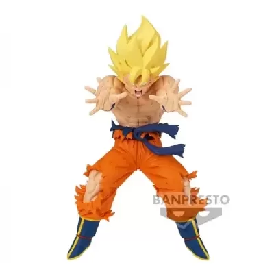 Figura de ação do personagem Goku com cabelo amarelo e calças laranja rasgadas