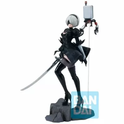 Figura da personagem 2B de Nier Automata com espada, robô e base de rochas