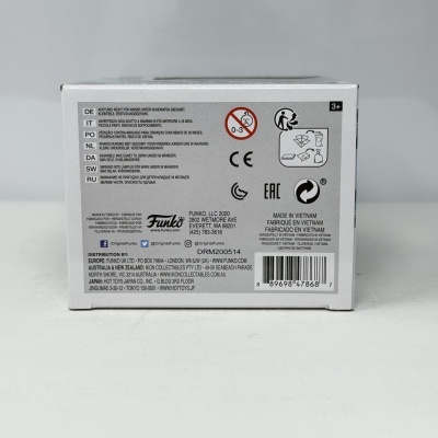 Caixa branca com texto multilíngue, códigos, símbolos e advertência de idade para produto Funko