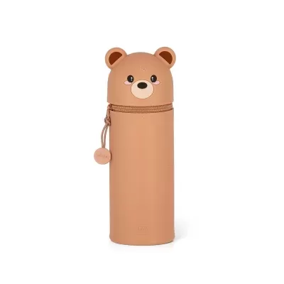 Estojo castanho claro em forma de urso com fecho e pendente