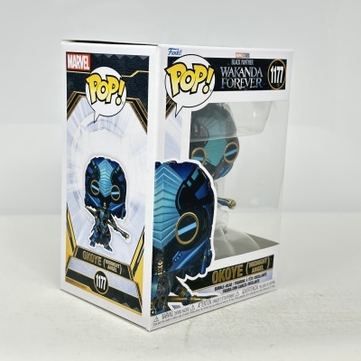 Funko Pop Okoye Midnight Angel da Marvel na caixa branca com detalhes azuis e dourados