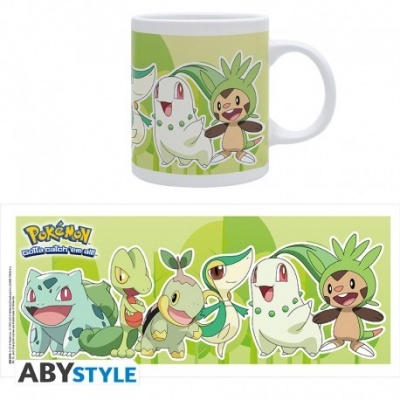 Caneca branca com personagens Pokémon coloridos em fundo verde