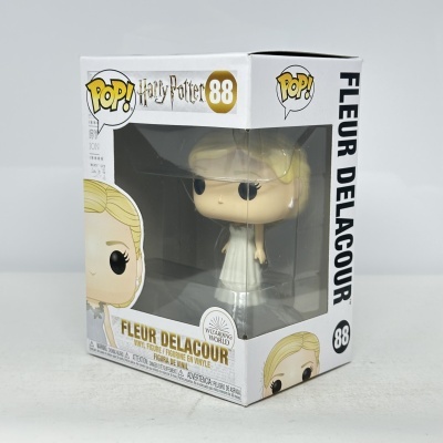 Funko Pop de vinil Fleur Delacour número 88 em caixa original com texto e janela transparente