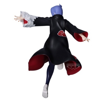 Figura colecionável anime com capa preta e símbolo vermelho