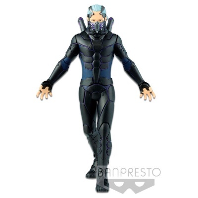 Figura de ação masculina com fato preto e azul, máscara e armas nas costas