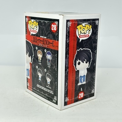 Caixa Funko Pop! preto com vermelho e branco número 218 Death Note com várias figuras animadas
