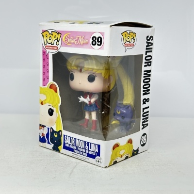 Boneco Funko Pop! Sailor Moon e Luna em embalagem transparente com caixa branca e rosa.