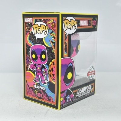 Figura Funko Pop! Marvel Deadpool em caixa de embalagem colorida