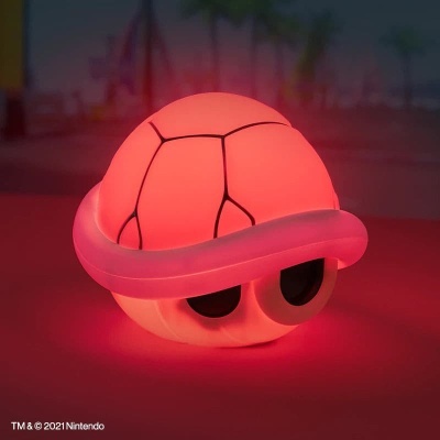 Luminária personagem tartaruga de carapaça vermelha Mario Kart a iluminar em vermelho