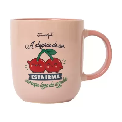 Caneca rosa com texto em português e desenho de cerejas sorridentes