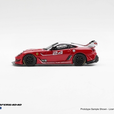 Miniatura de carro desportivo Ferrari 599XX vermelho e branco com número 24 e texto FINANCIALFLEET SERVICES.EU
