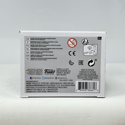 Embalagem de produto Funko branca com texto multilingue e código de barras