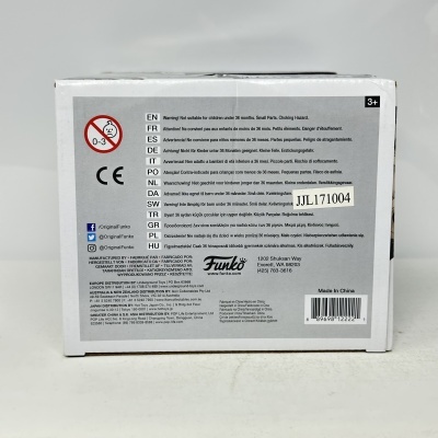 Embalagem de produto Funko com informações e advertências de segurança