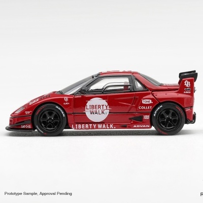 Miniatura de carro desportivo vermelho com adesivos e asa traseira preta