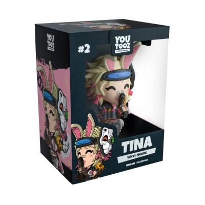 Caixa preta com figura de vinil TINA visível através de janela transparente