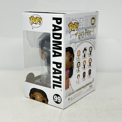 Caixa de figura Funko Pop! Padma Patil da coleção Harry Potter na cor branca com letras pretas e desenhos dos personagens na lateral